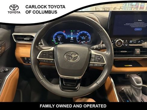 Used 2023 Toyota Highlander Platinum image 25