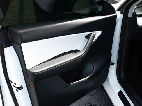 Used 2022 Tesla Model Y Performance image 22