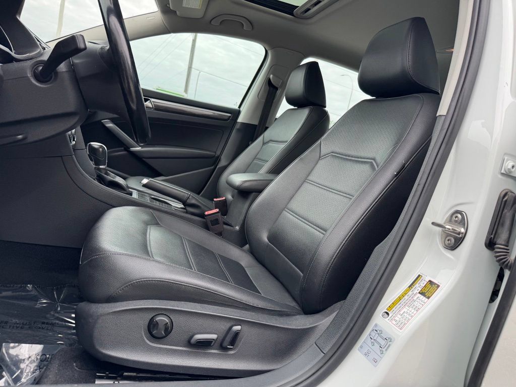 Used 2018 Volkswagen Passat 2.0T SE FWD image 5