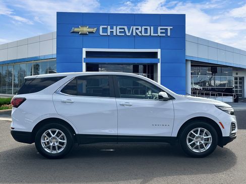 Certified 2024 Chevrolet Equinox LT w/ LPO, Floor Liner Package FWD image 5