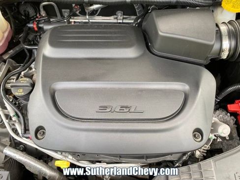Used 2023 Chrysler Pacifica Touring-L FWD image 47