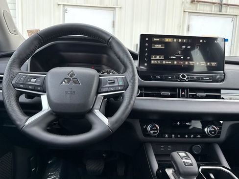 New 2026 Mitsubishi Outlander SE AWD/4WD image 14
