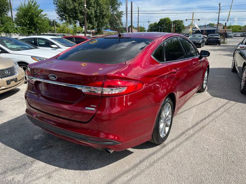 Used 2017 Ford Fusion SE w/ Fusion SE Technology Package image 5