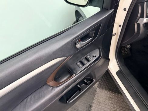 Used 2016 Toyota Highlander XLE AWD/4WD image 19