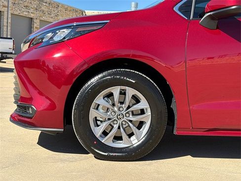 New 2026 Toyota Sienna XLE image 5