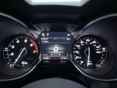 Used 2018 Alfa Romeo Stelvio AWD image 19