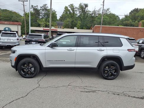 Used 2025 Jeep Grand Cherokee L Altitude AWD/4WD image 7