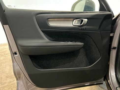 New 2026 Volvo XC40 B5 Core w/ Protection Package Premier image 9