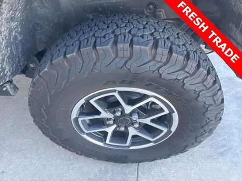 Used 2024 Jeep Wrangler Unlimited Rubicon w/ Technology Group image 12