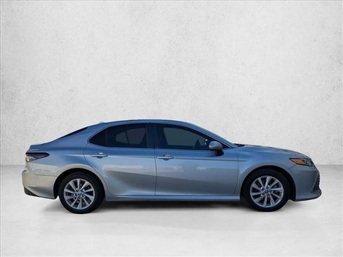 Certified 2022 Toyota Camry LE image 4