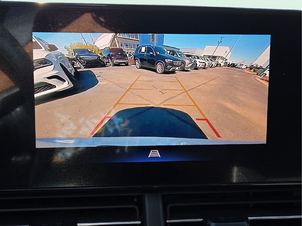 Used 2025 Chevrolet Trax LT FWD image 17