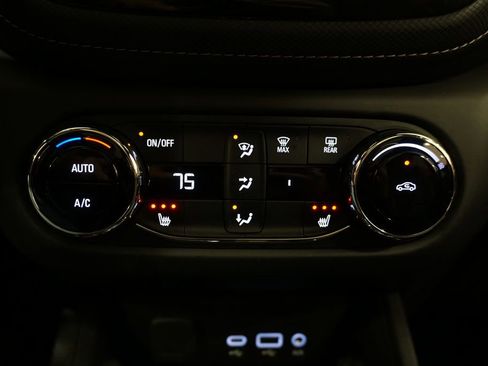Used 2023 Chevrolet TrailBlazer ACTIV w/ Sun and Liftgate Package FWD image 17