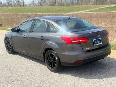 Used 2017 Ford Focus SE image 10