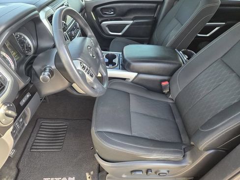 Used 2017 Nissan Titan SV RWD image 13