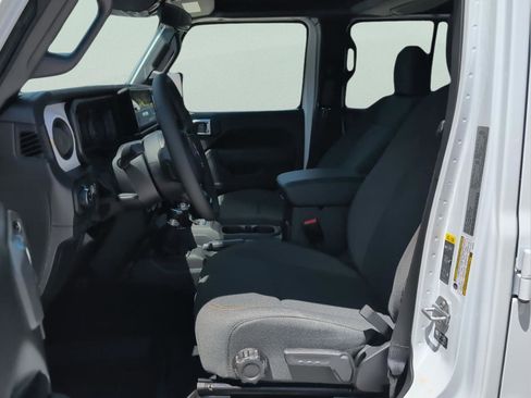 New 2025 Jeep Gladiator Sport image 28