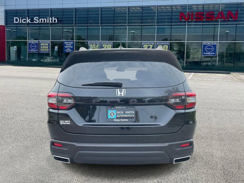 Used 2025 Honda Pilot Sport image 5