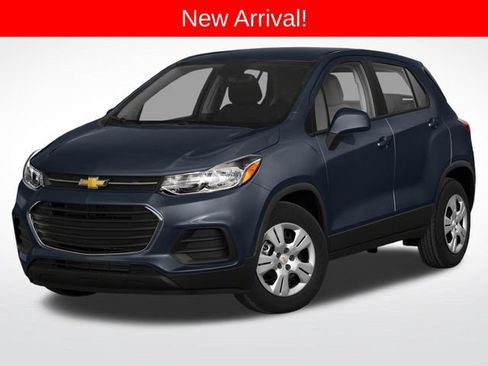 Used 2019 Chevrolet Trax LS w/ Tint and Cruise Package FWD image 1
