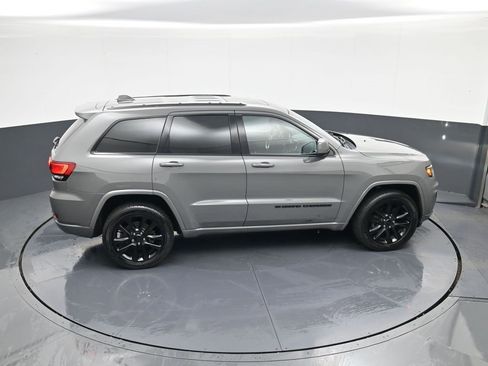 Used 2022 Jeep Grand Cherokee Laredo X image 32