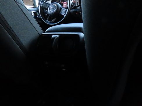 Used 2025 Jeep Gladiator Sport image 17