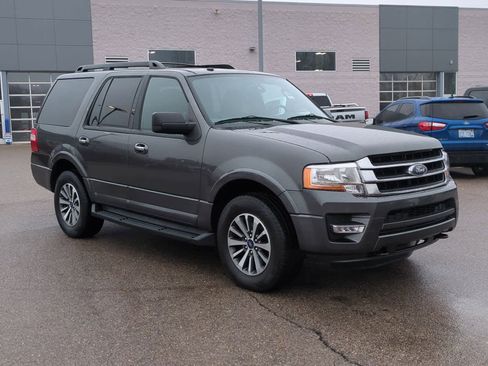 Used 2017 Ford Expedition XLT image 2