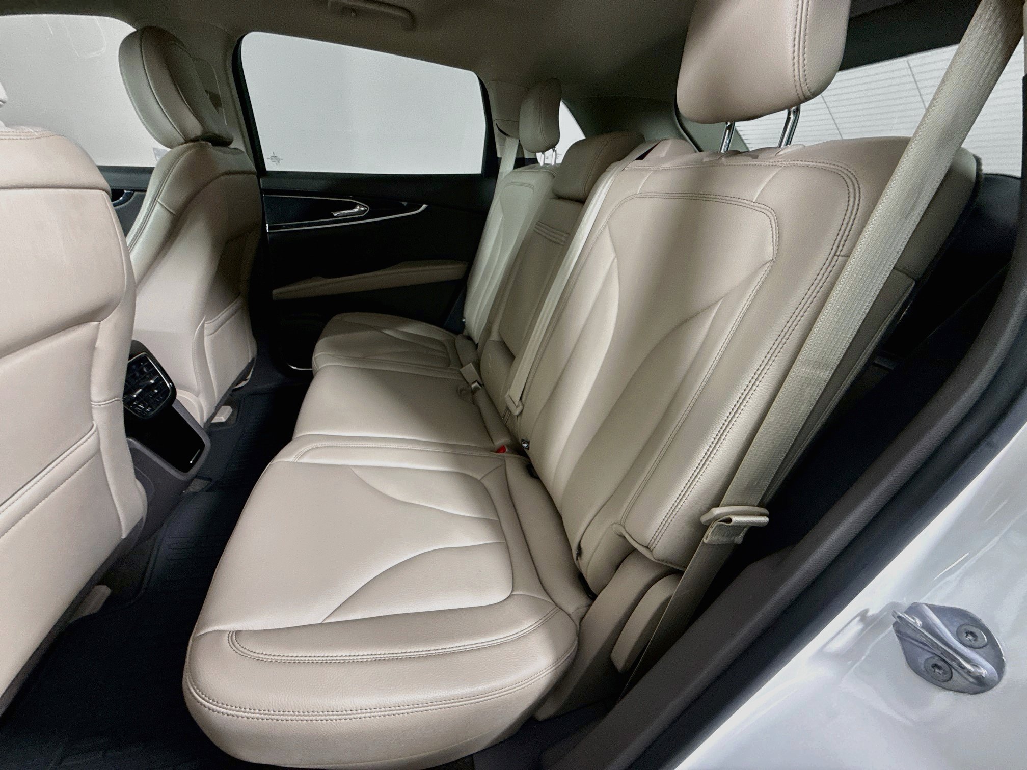 Used 2022 Lincoln Nautilus FWD w/ Premium Package image 22