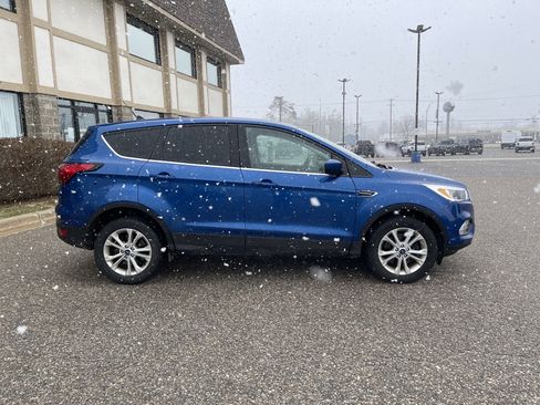 Used 2019 Ford Escape SE image 3
