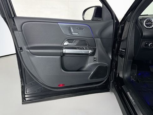 Used 2024 Mercedes-Benz GLB 250 4MATIC image 21