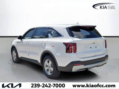 New 2026 Kia Sorento LX FWD image 4