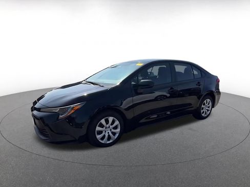 Used 2025 Toyota Corolla LE FWD image 8
