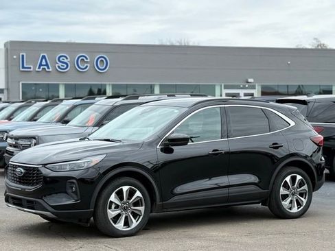 Used 2025 Ford Escape Platinum image 1