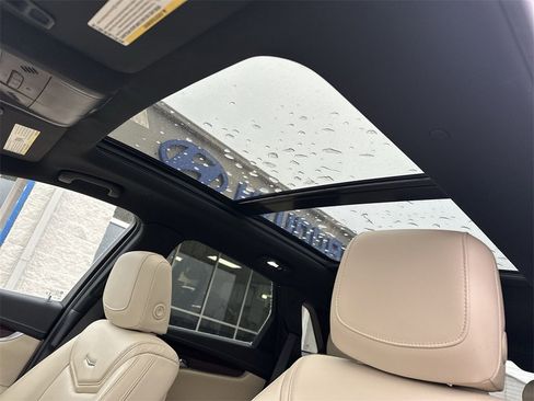 Used 2018 Cadillac XT5 Luxury w/ Driver Awareness Package image 16