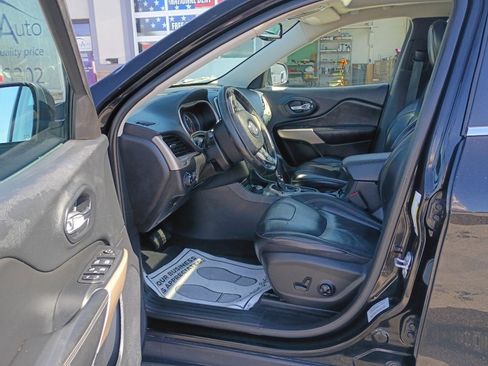 Used 2017 Jeep Cherokee Limited AWD/4WD image 9