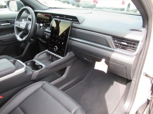 Used 2025 GMC Terrain Elevation w/ Elevation Premium Package AWD/4WD image 10
