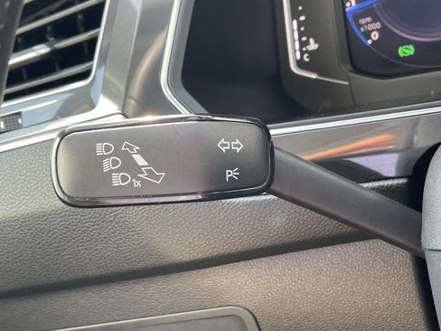 Used 2020 Volkswagen Tiguan SEL AWD/4WD image 23