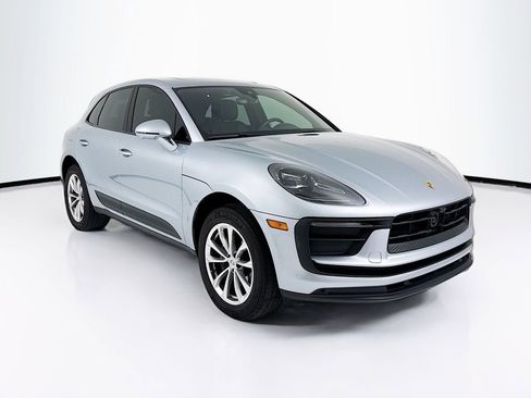 Certified 2025 Porsche Macan image 7