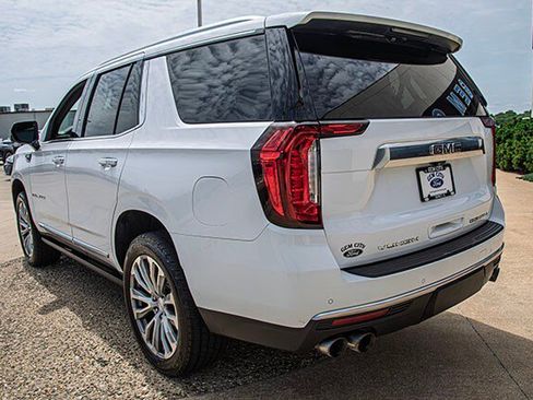 Used 2021 GMC Yukon Denali w/ Denali Premium Package AWD/4WD image 3
