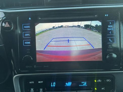 Used 2018 Toyota Corolla LE w/ LE Premium Package FWD image 29