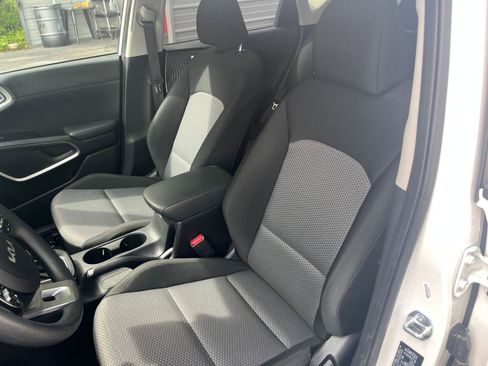Used 2025 Kia Soul LX w/ LX Technology Package image 31