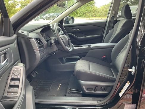 Used 2025 Nissan Rogue SV FWD image 8