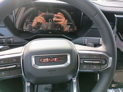 New 2026 GMC Acadia Elevation w/ Elevation Premium Package FWD image 21