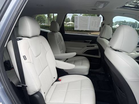 Certified 2024 Kia Telluride EX w/ EX Captain's Chair Package FWD image 34