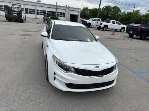 Used 2018 Kia Optima LX w/ 17" Alloy Wheels Package FWD image 25