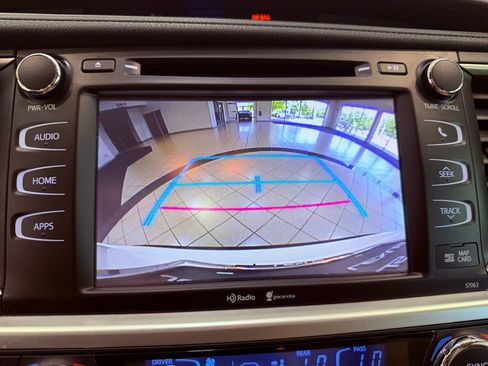 Used 2015 Toyota Highlander XLE FWD image 26