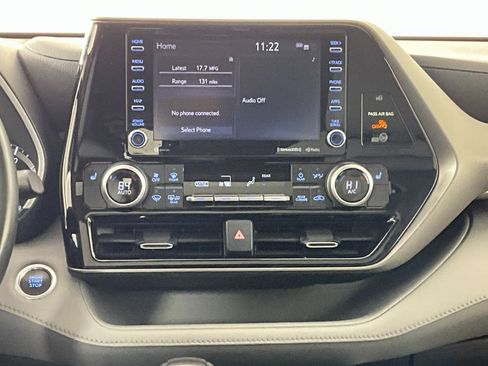 Used 2021 Toyota Highlander XLE image 11