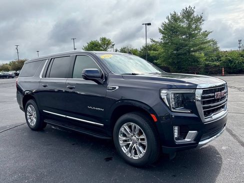 Used 2023 GMC Yukon XL SLT w/ SLT Premium Package AWD/4WD image 9