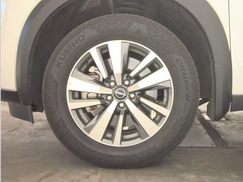 Certified 2025 Nissan Pathfinder SL w/ Black Appearance Package FWD image 8