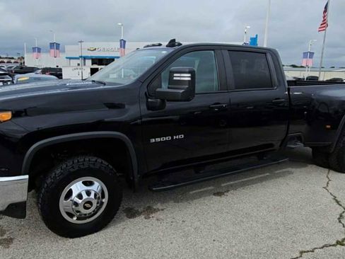 Used 2022 Chevrolet Silverado 3500 LT w/ Convenience Package AWD/4WD image 4