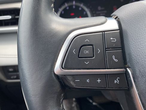 Used 2021 Toyota Highlander XLE FWD image 34