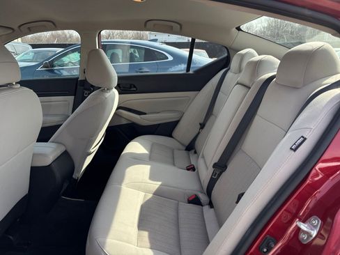 Used 2025 Nissan Altima 2.5 SV image 25