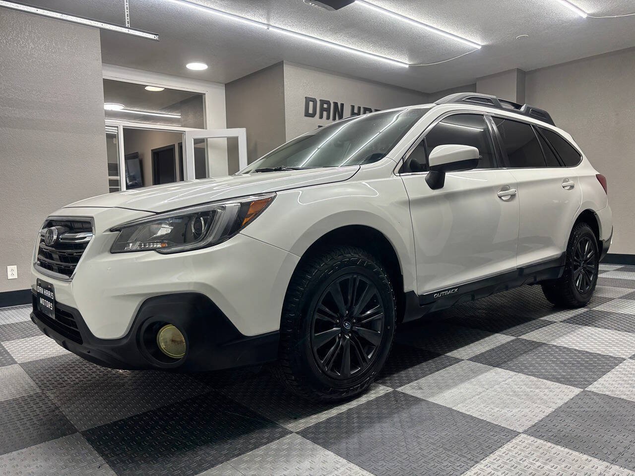 Used 2018 Subaru Outback 2.5i Premium w/ Popular Package #1 AWD/4WD image 2
